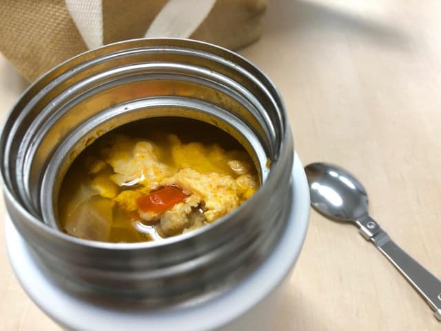 保温弁当箱 ご飯の上におかず