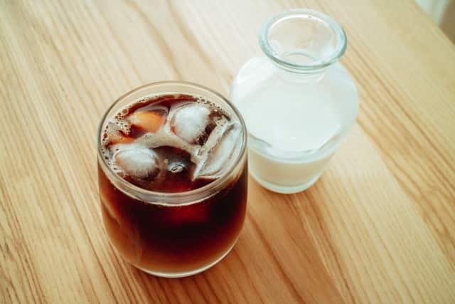 コーヒー牛乳は何歳から飲める?
